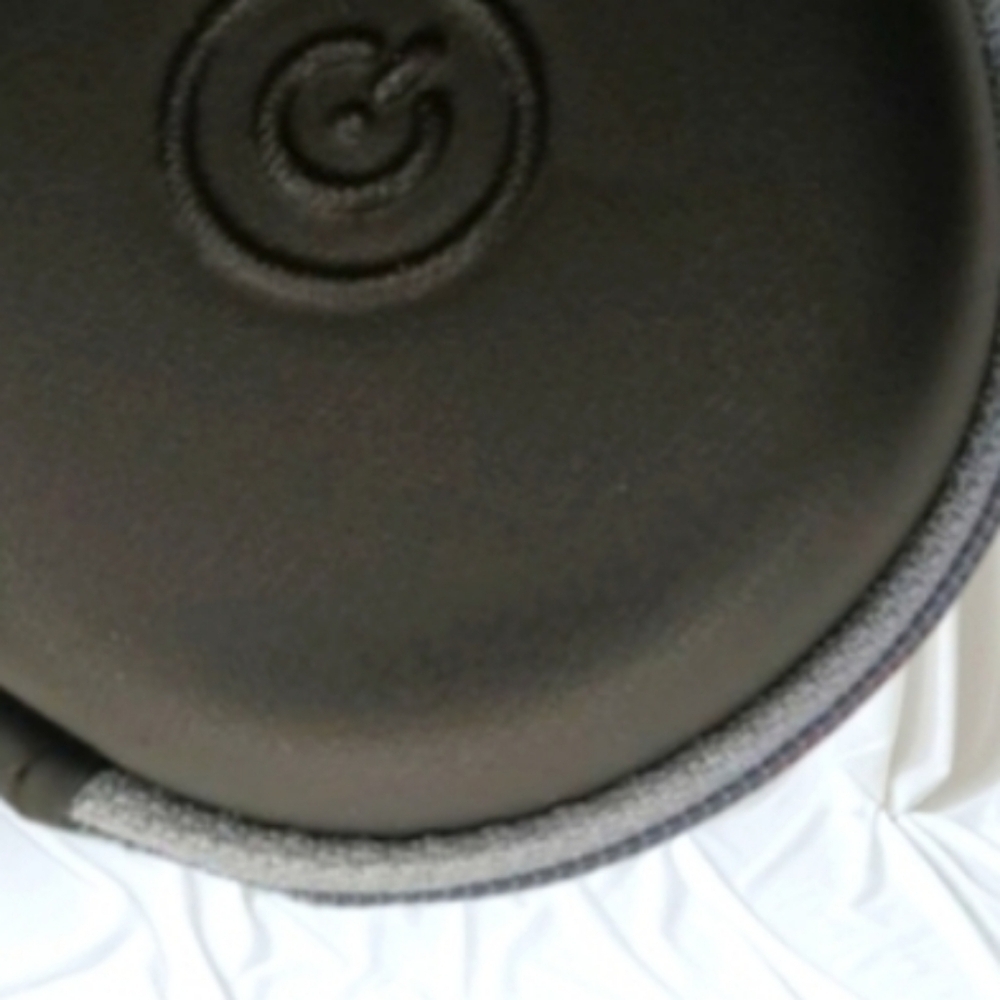 Y2K Grunge Dark Academia Earphones Case Black - Picture 5 of 5